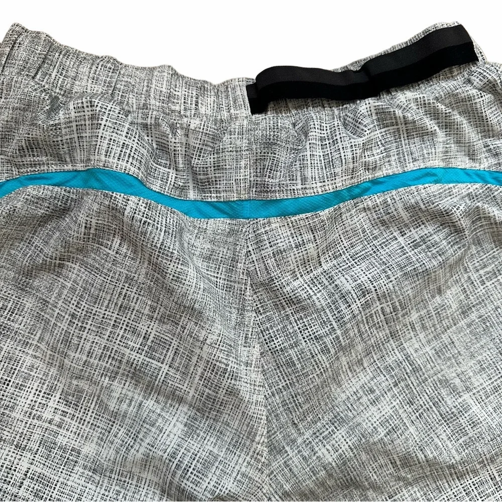 Lululemon Men's Gray Shorts Size Small